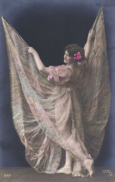 BNK 2371-2. Dancer. Pre-1905 production.