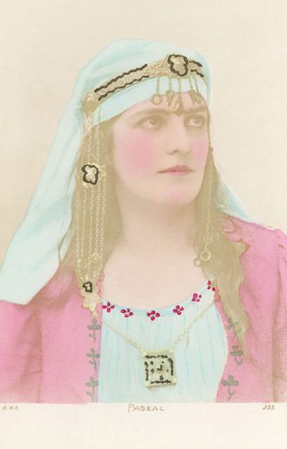 BNK 233. Paseal as effect design.