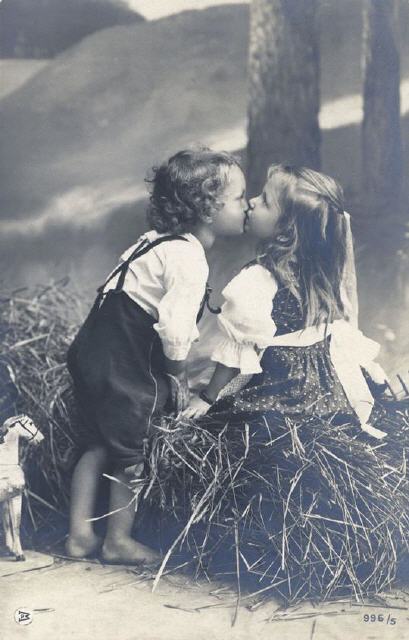 Polyphot ser 996-5. Young romance. Mailed 1909.