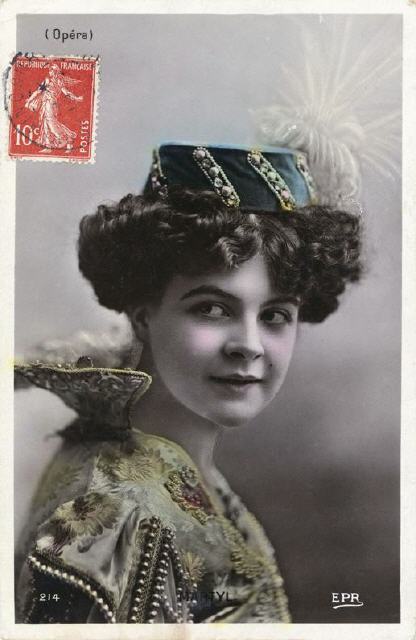 EPR 214. Op&eacute;ra. Nelly Martyl. Good done details.