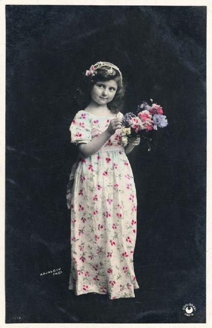 Croissant Paris. Series 3279. Photo Arjalew.