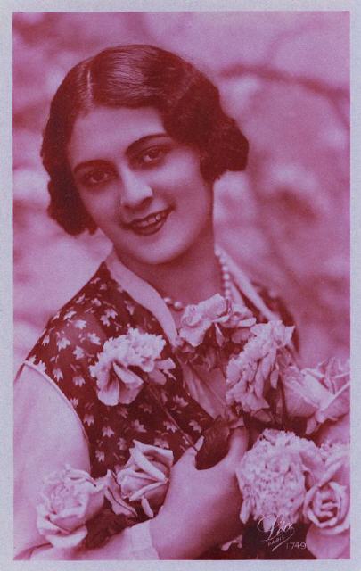 L&eacute;o Paris 1749. Red tinted on silver cardboard.